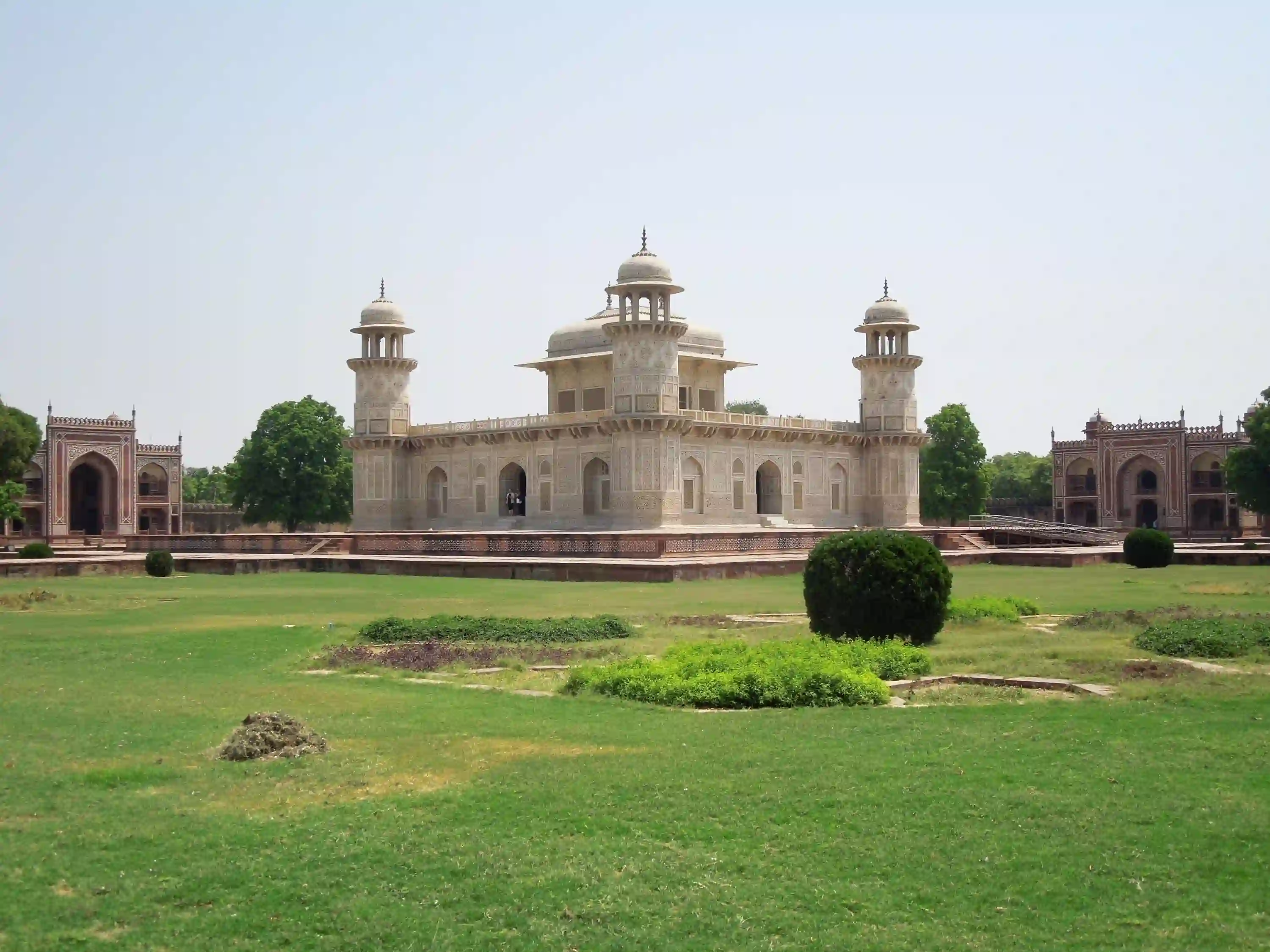 Same Day Agra Trip By Car from Delhi – 1 D